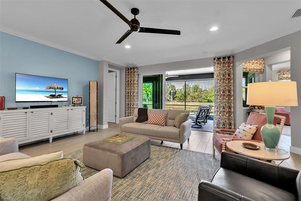 Image 9 of property listing at 5649 LONG SHORE LOOP, Sarasota, FL 34238