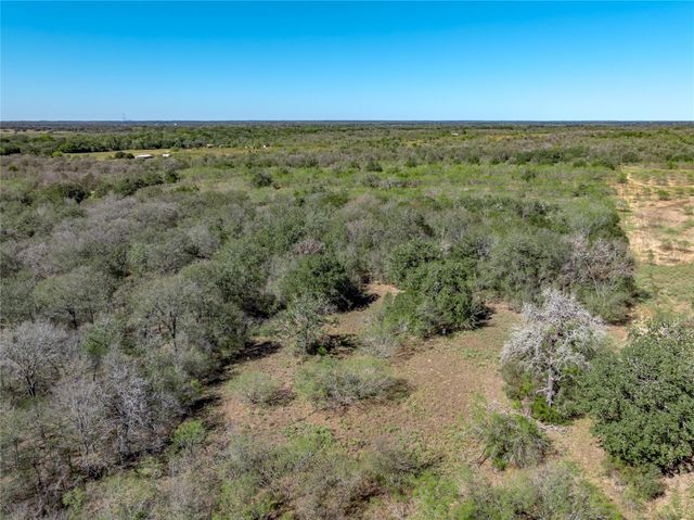 000 County Road 456, Waelder, TX 78959