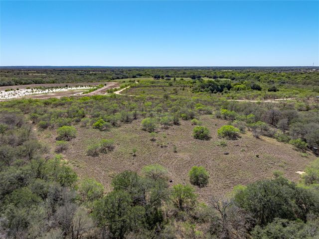000 County Road 456, Waelder, TX 78959