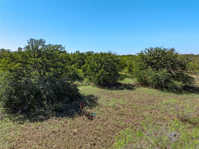 000 County Road 456, Waelder, TX 78959