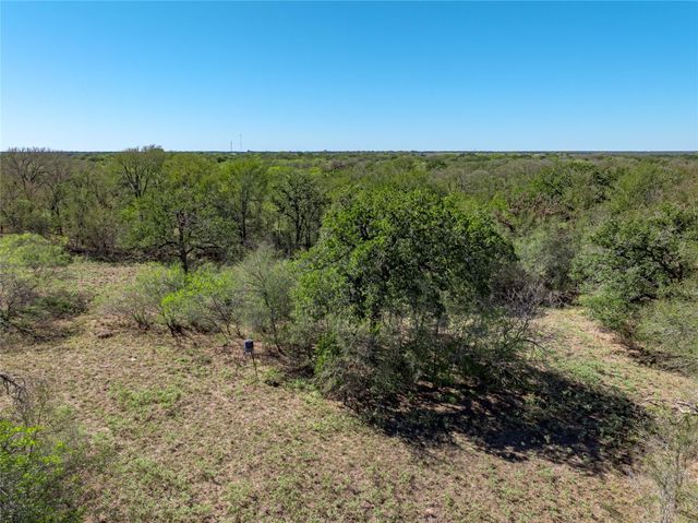 000 County Road 456, Waelder, TX 78959