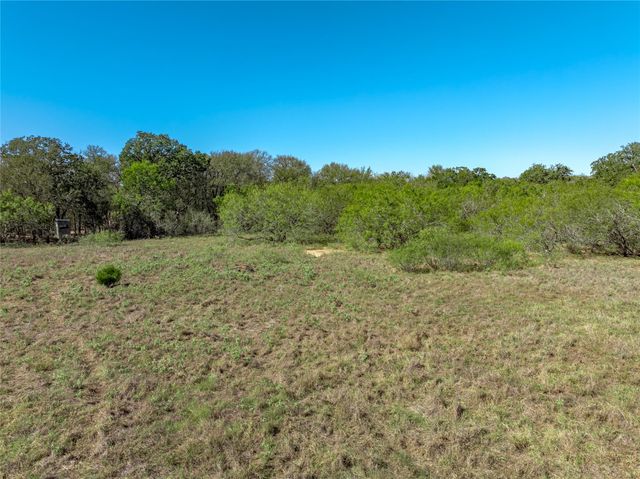 000 County Road 456, Waelder, TX 78959