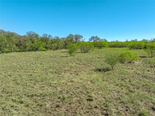 000 County Road 456, Waelder, TX 78959