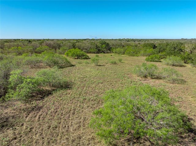 000 County Road 456, Waelder, TX 78959