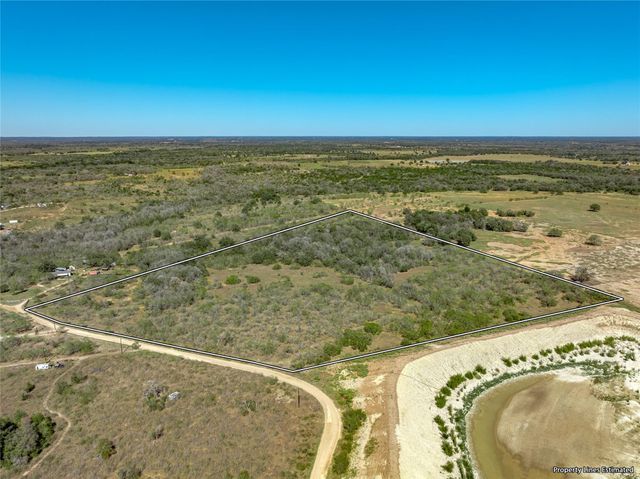000 County Road 456, Waelder, TX 78959