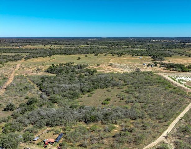000 County Road 456, Waelder, TX 78959