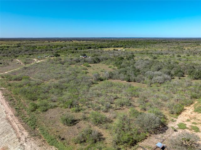 000 County Road 456, Waelder, TX 78959