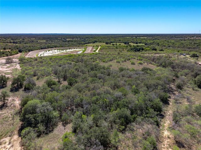 000 County Road 456, Waelder, TX 78959