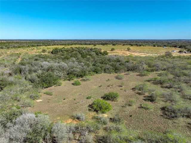 000 County Road 456, Waelder, TX 78959