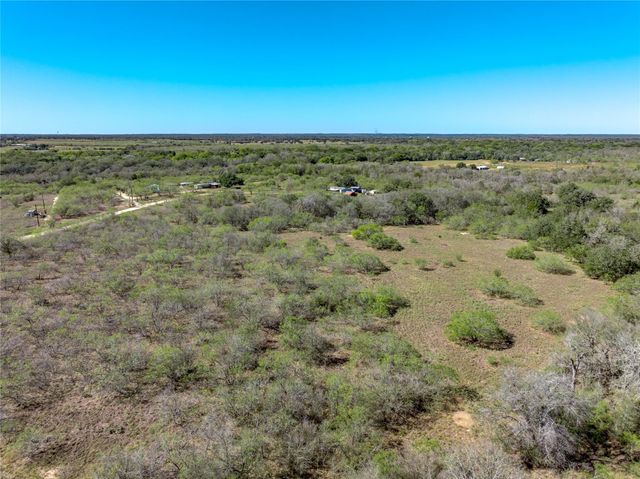 000 County Road 456, Waelder, TX 78959