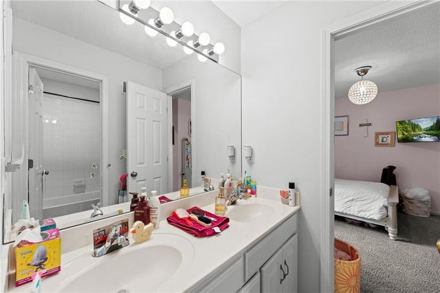 3320 N 128th Street, Kansas City, KS 66109