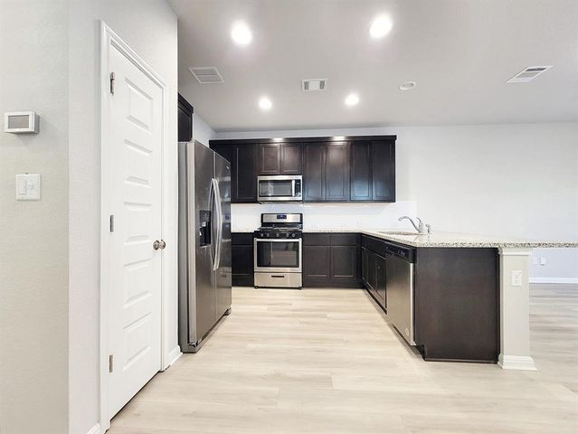 2044 Arendale DR, Leander, TX 78641