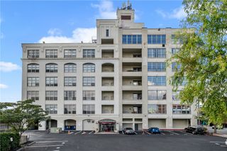 5850 Centre Ave 213, Shadyside, PA 15206