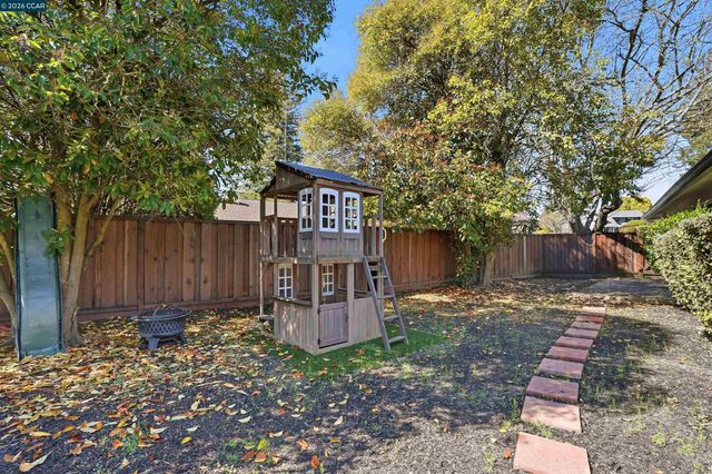 930 Pinto Ct, Walnut Creek, CA 94596
