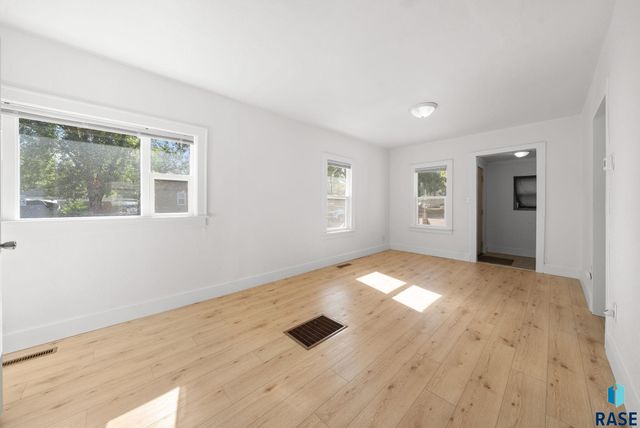 700 N Mable Ave Avenue, Sioux Falls, SD 57103