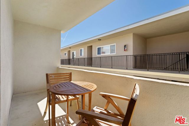 11947 Kiowa Avenue 9, Los Angeles, CA 90049