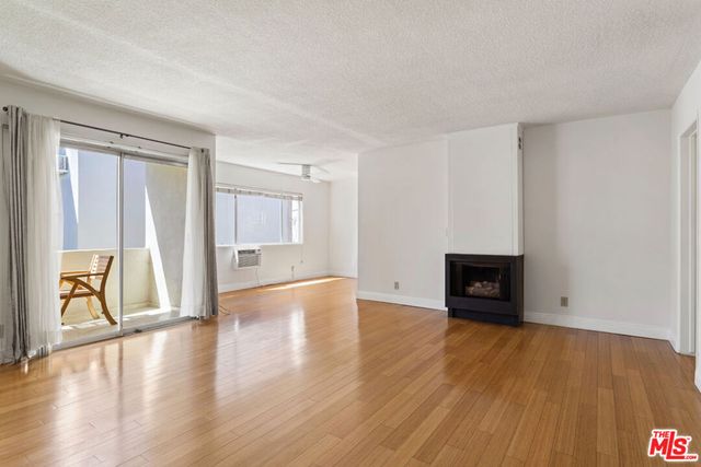 11947 Kiowa Avenue 9, Los Angeles, CA 90049