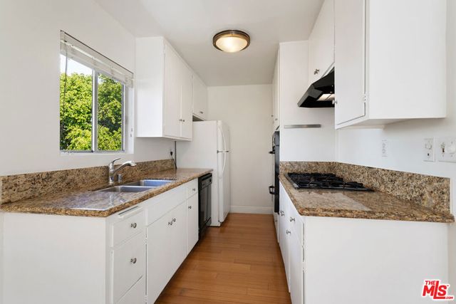 11947 Kiowa Avenue 9, Los Angeles, CA 90049