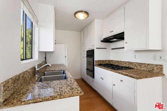 11947 Kiowa Avenue 9, Los Angeles, CA 90049