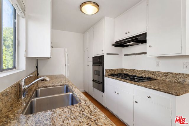 11947 Kiowa Avenue 9, Los Angeles, CA 90049