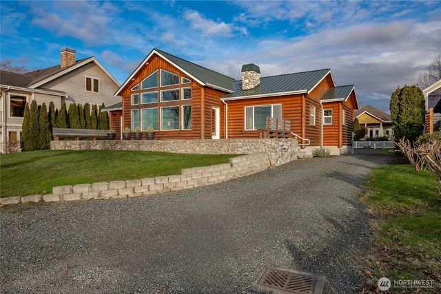 2176 Montfort Avenue, Blaine, WA 98230
