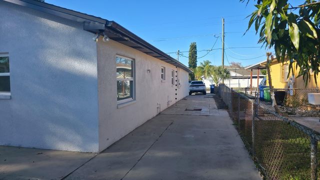 3216 W BEACH STREET, Tampa, FL 33607