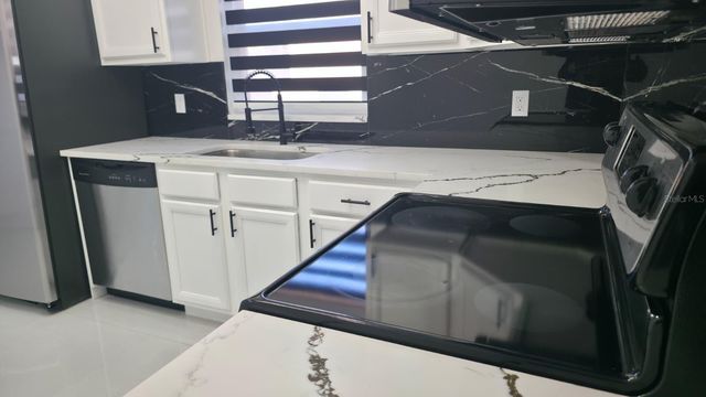 3216 W BEACH STREET, Tampa, FL 33607