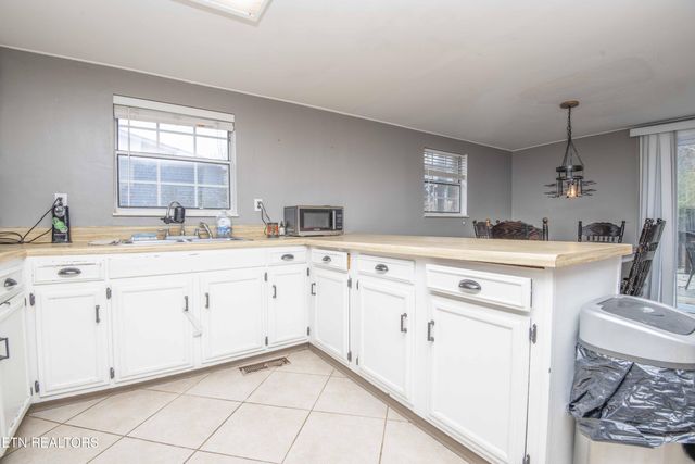 246 Old Blacksferry Lane, Clinton, TN 37716