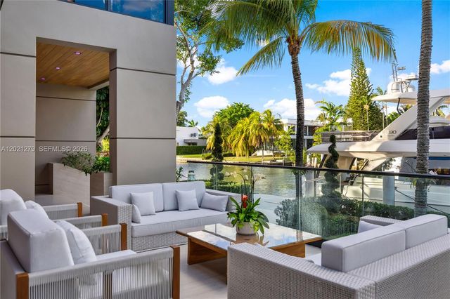 905 Belle Meade Island Dr, Miami, FL 33138