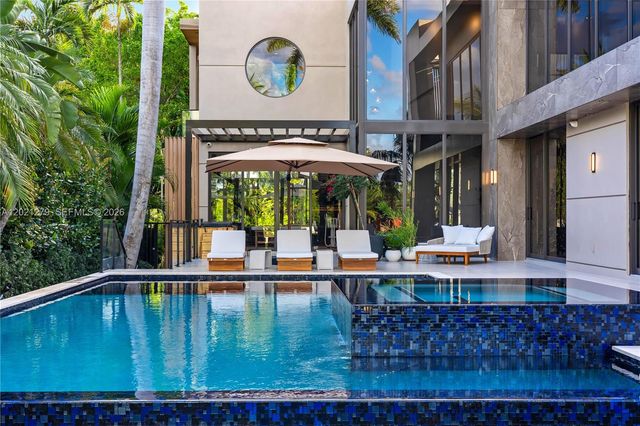 905 Belle Meade Island Dr, Miami, FL 33138