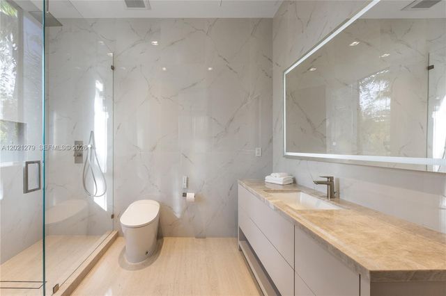 905 Belle Meade Island Dr, Miami, FL 33138