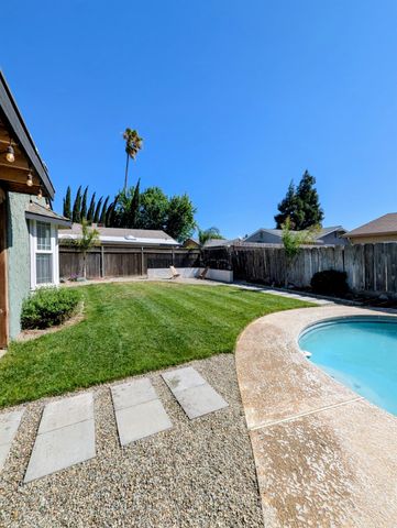 2690 Princeton Ct, Turlock, CA 95382