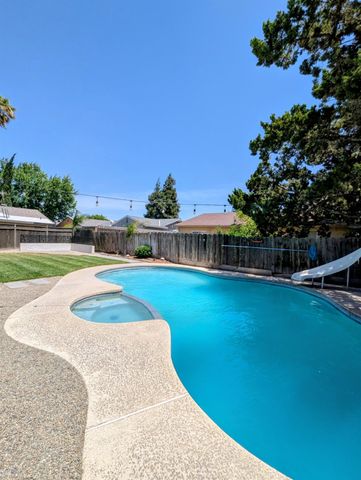 2690 Princeton Ct, Turlock, CA 95382