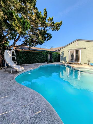 2690 Princeton Ct, Turlock, CA 95382