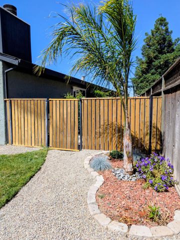 2690 Princeton Ct, Turlock, CA 95382