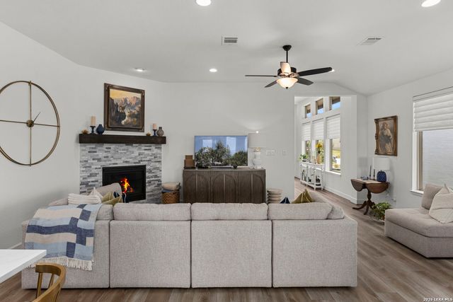 230 Navarro, Boerne, TX 78006
