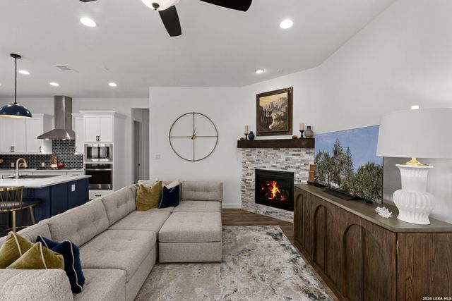 230 Navarro, Boerne, TX 78006
