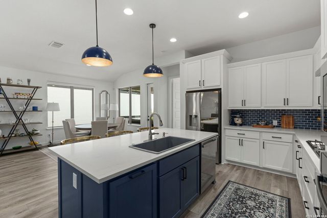 230 Navarro, Boerne, TX 78006