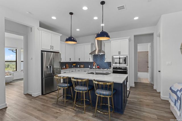 230 Navarro, Boerne, TX 78006