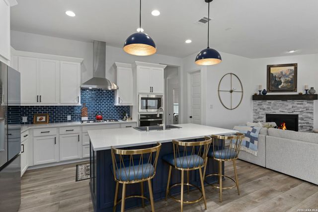 230 Navarro, Boerne, TX 78006
