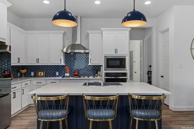 230 Navarro, Boerne, TX 78006