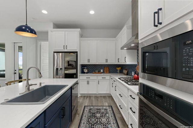 230 Navarro, Boerne, TX 78006