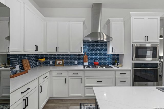 230 Navarro, Boerne, TX 78006