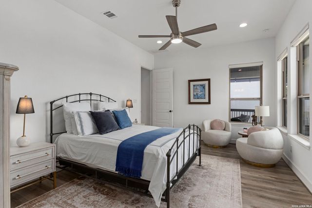 230 Navarro, Boerne, TX 78006