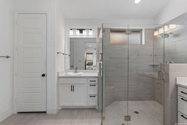 230 Navarro, Boerne, TX 78006