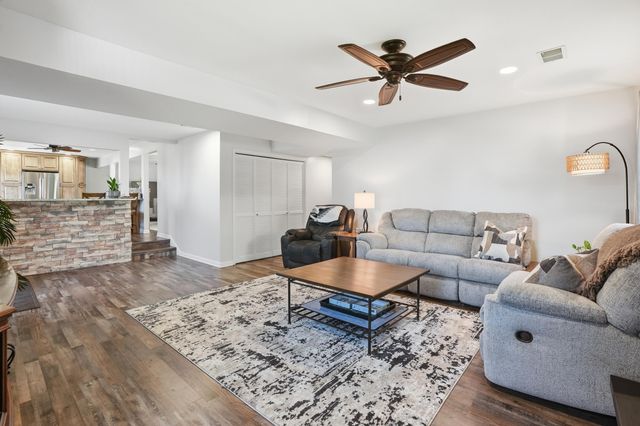 242 Bunker Drive, Schererville, IN 46375