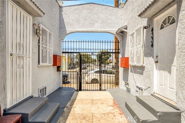 4334 S Main Street, Los Angeles, CA 90037
