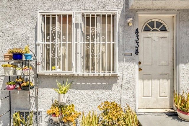 4334 S Main Street, Los Angeles, CA 90037