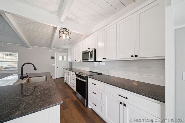 13196 S Walnut Road, Claremore, OK 74017