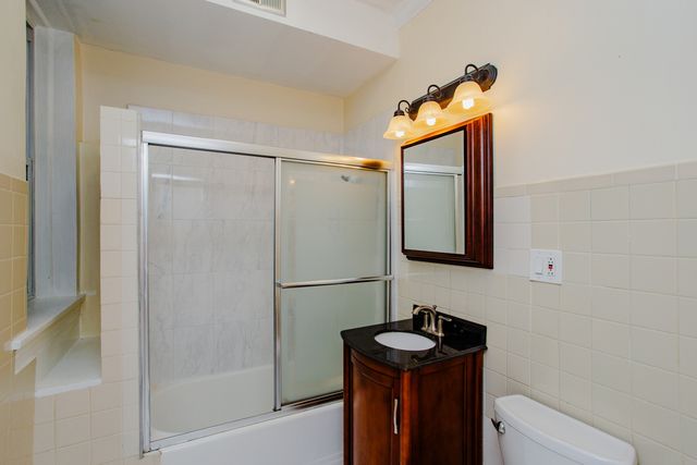 1315 W Foster Avenue 1, Chicago, IL 60640